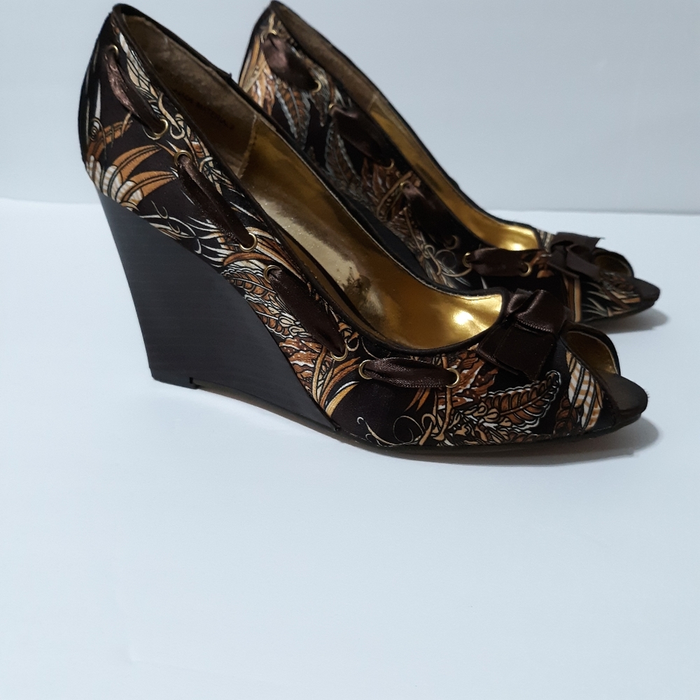 DOLLHOUSE Wedge Sandals Brown Gold Size 6.5